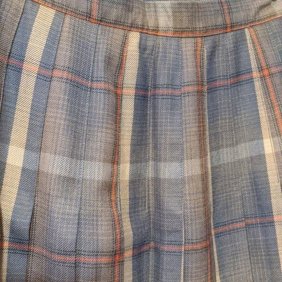 Vintage Tartan Pleated Skirt - Picture 2 of 3